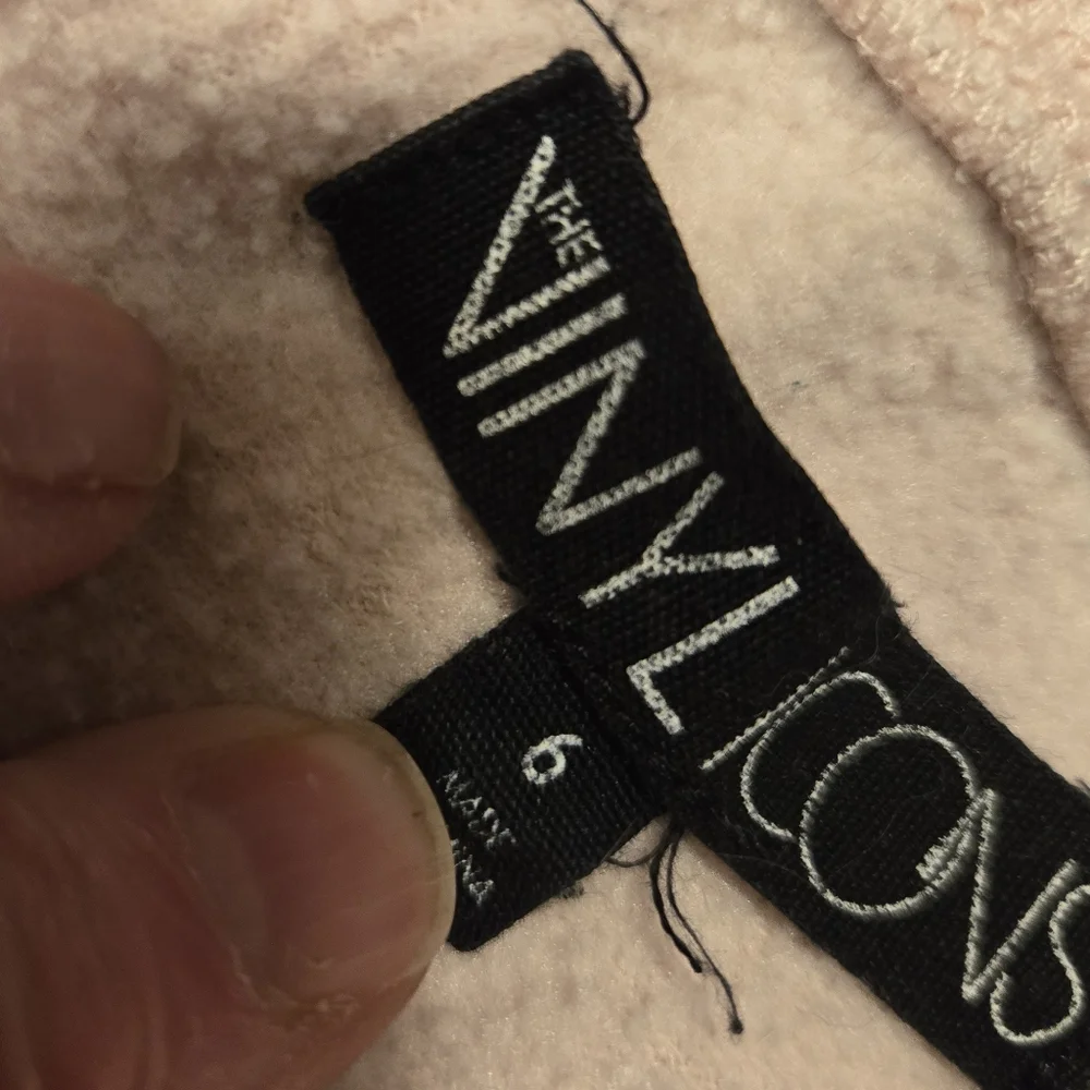 TorridxVinyl Icons  Yellowstone Sweatshirt 6X EUC - Picture 3 of 10